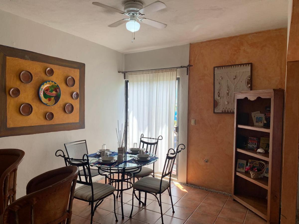 Casa Caribe Канкун Екстериор снимка A dining room in a typical middle-class home in Mexico