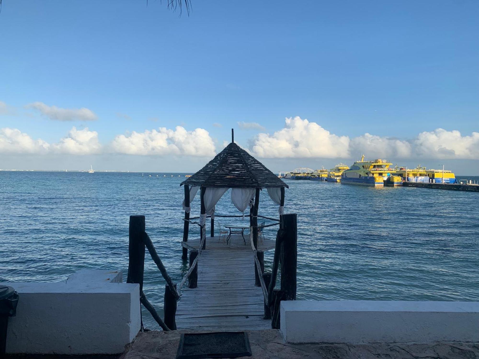 Casa Caribe Канкун Екстериор снимка View of the port of Labuan
